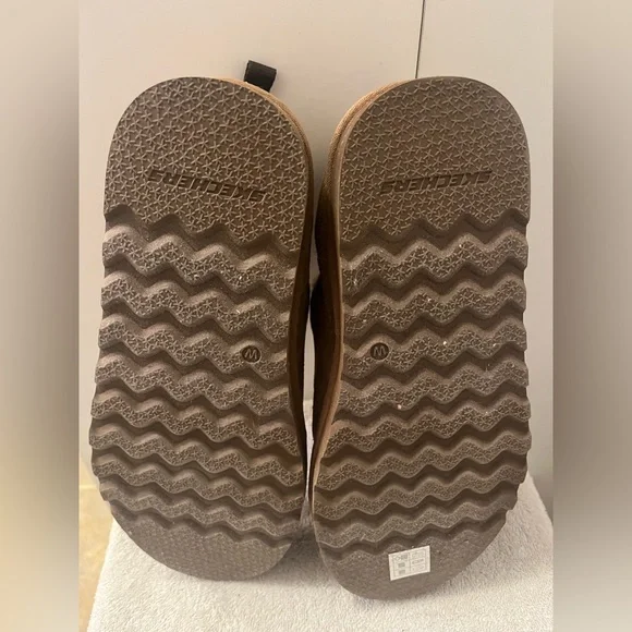 9 Wide Men's Skecher's Brown Fleece-Lined Slippers - Picture 6 of 8